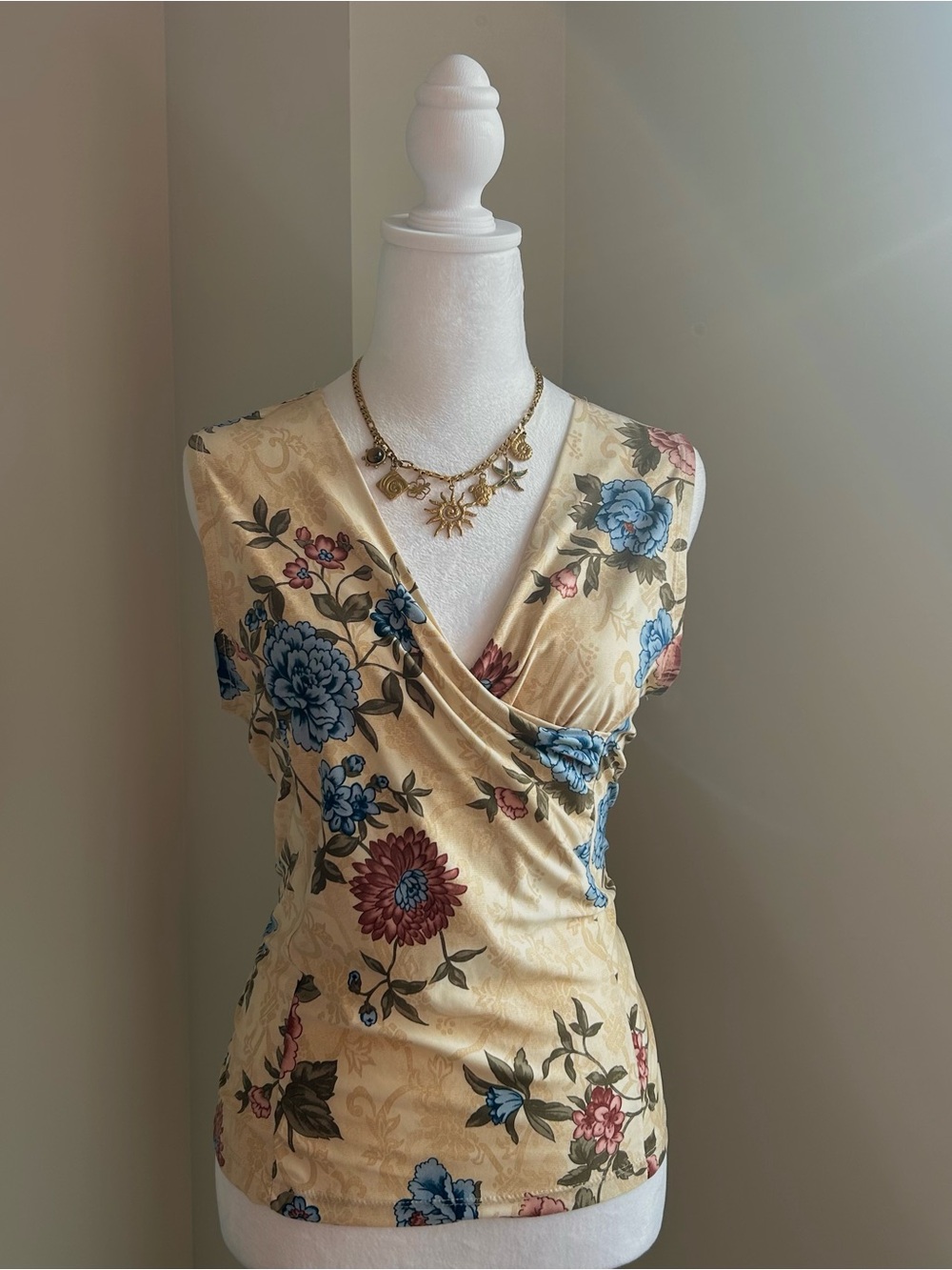 1990's Neutral Floral V Neck Sleeveless Top